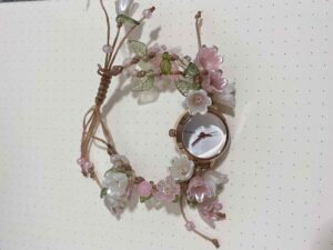 นาฬิกาถัดดอกไม้