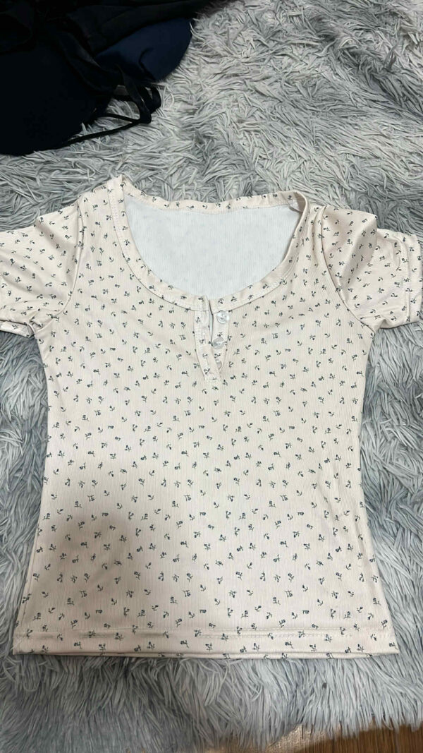 เสื้อลายดอก